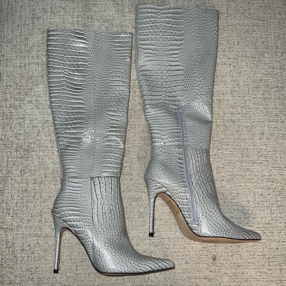 KNEE HIGH ALLIGATOR GREY BOOTS